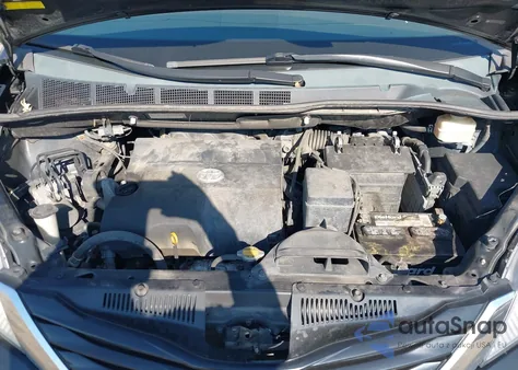 2012 Toyota Sienna Le V6 8 Passenger z USA, uszkodzony, nr VIN 5TDKK3DC5CS238128